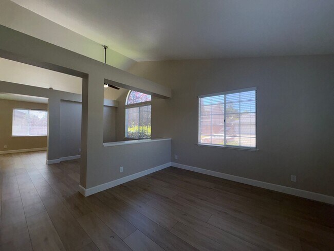Building Photo - 798 Shannon Dr