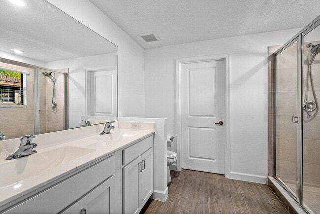 Building Photo - 6001 Woods Edge Cir