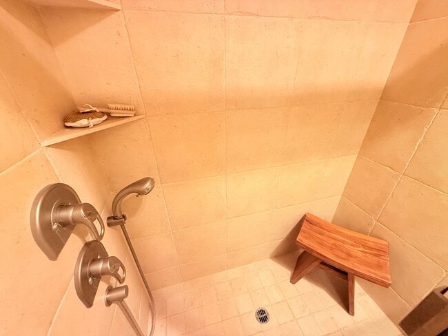 Building Photo - Charming Fully Furnished 1-Bedroom Condo with Pool Access in Carpinteria