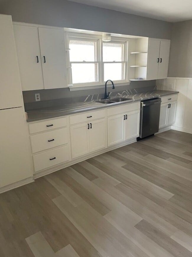 Building Photo - 1415 Hackberry Ave