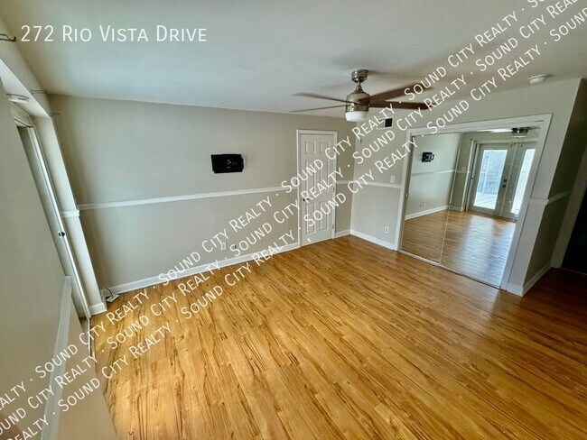 Building Photo - 272 Rio Vista Dr