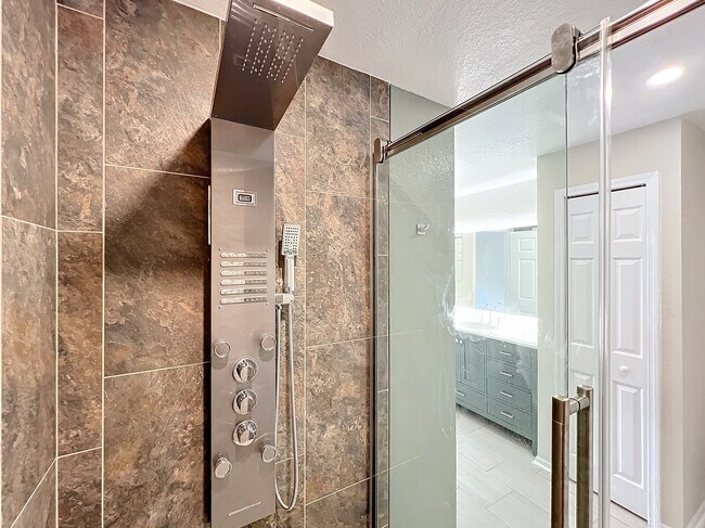 Building Photo - 13103 Mulberry Park Dr