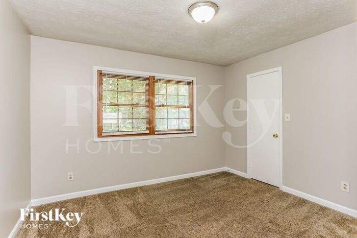 Building Photo - 2508 Highland Dr SE