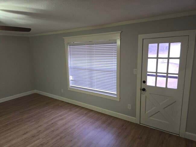 Building Photo - 2007 Southwood Dr