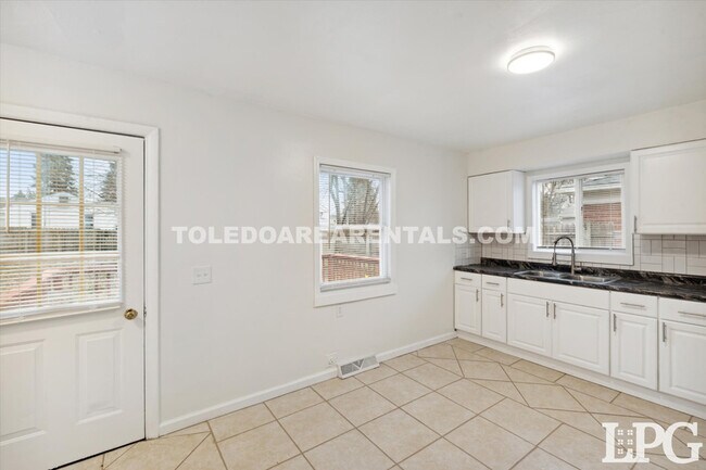 Building Photo - 2023 Welker Ave