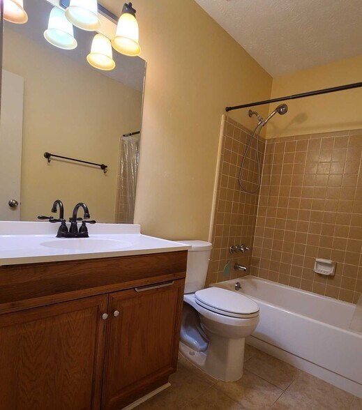 Building Photo - 2228 N Woods Ct