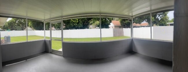 Building Photo - Southport Home