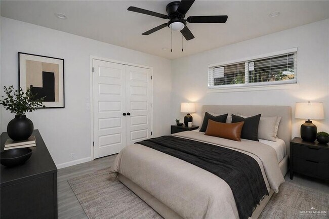 Building Photo - 1107 Shasta Ave W