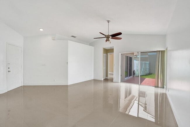 Building Photo - 17866 SW 10th Ln