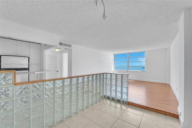 Den - Living Room - 150 SE 25th Rd
