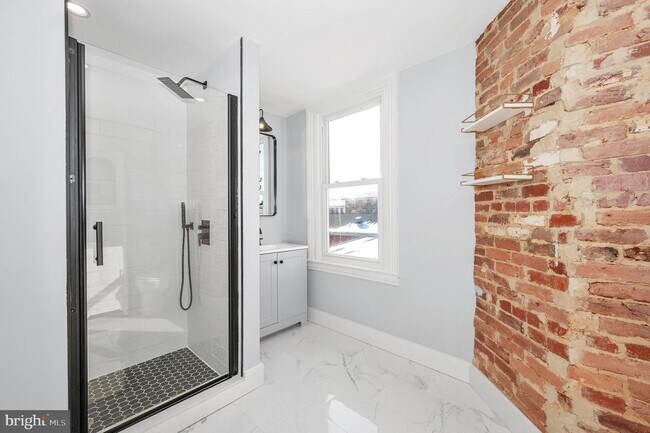 Building Photo - 230 S Market St