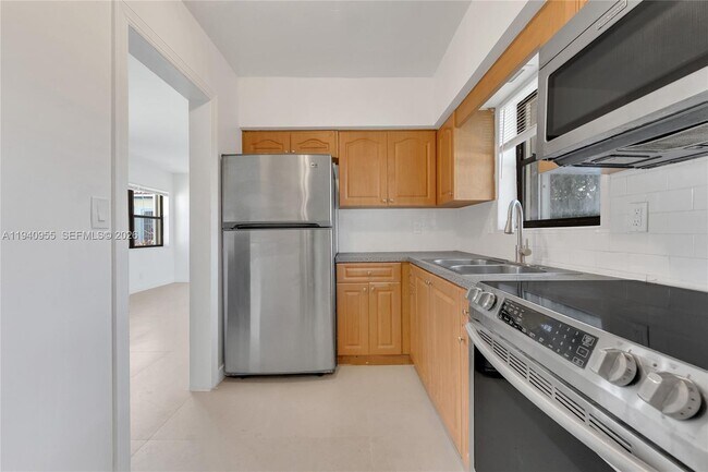 Building Photo - 600 SW 8th St