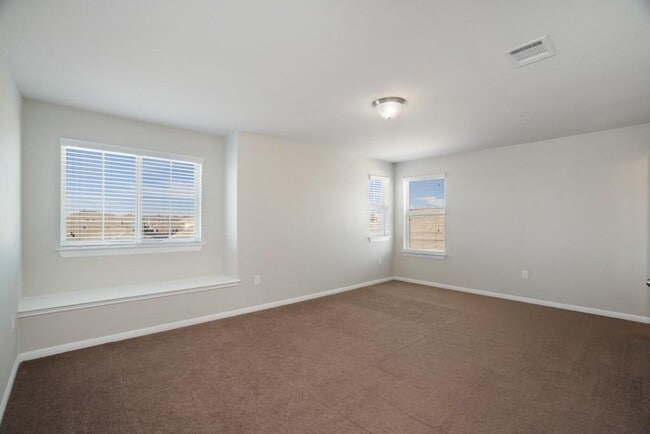 Building Photo - 156 Triumph Rd