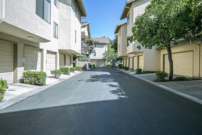 Building Photo - 1912 Magdalena Cir