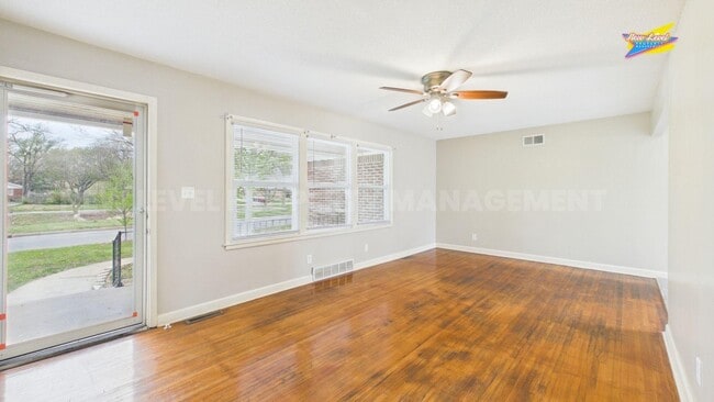 Building Photo - 886 S Fabrique Dr