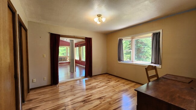 Building Photo - Beautiful Home in Condon