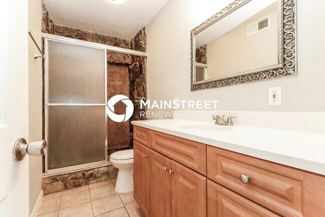 Building Photo - 2 Bedroom Pet-Friendly Home in Fort Myers,...