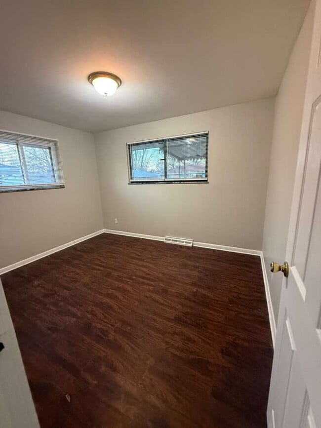 Building Photo - "Charming 3-Bedroom Gem on Walker Avenue – Cozy Living in St. Louis!"  Section 8 Welcome