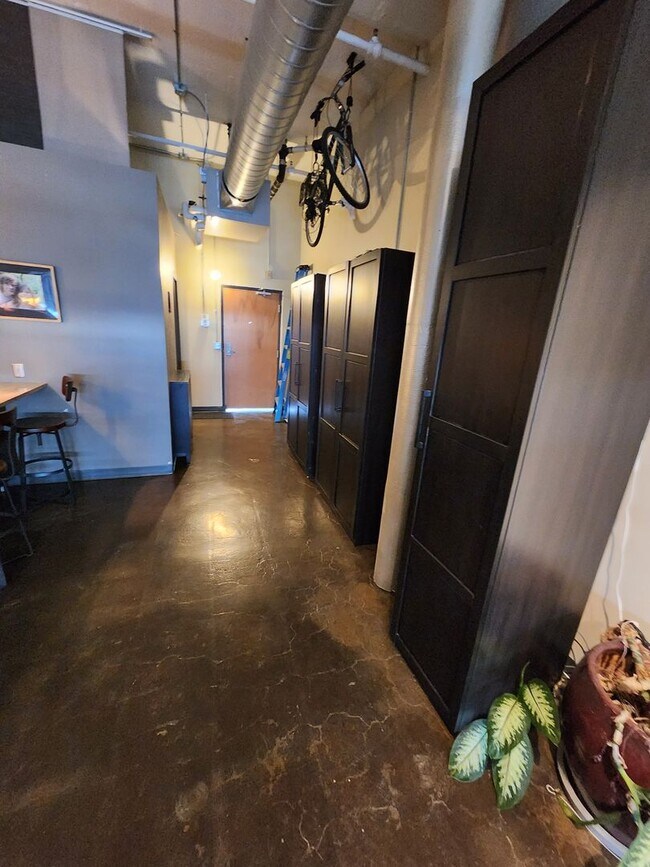 Building Photo - Downtown Saint Paul DREAM Loft-  Close to work, coffee, bars, restaurants, and light rail