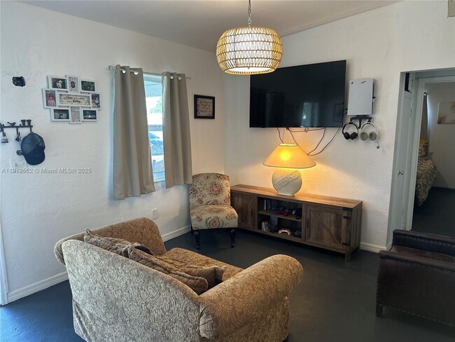 Building Photo - 420 NE 12th St