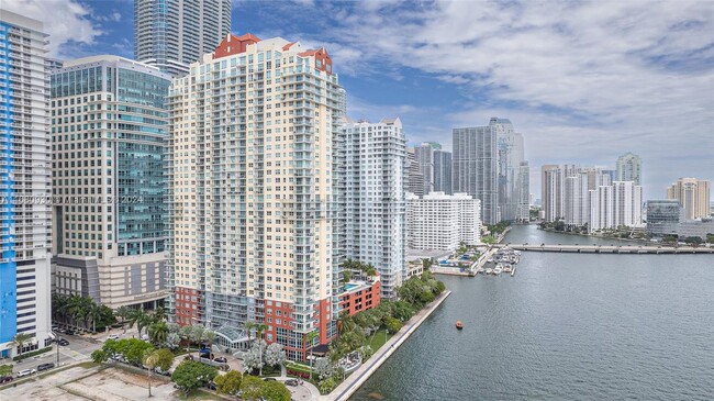 Building Photo - 1155 Brickell Bay Dr