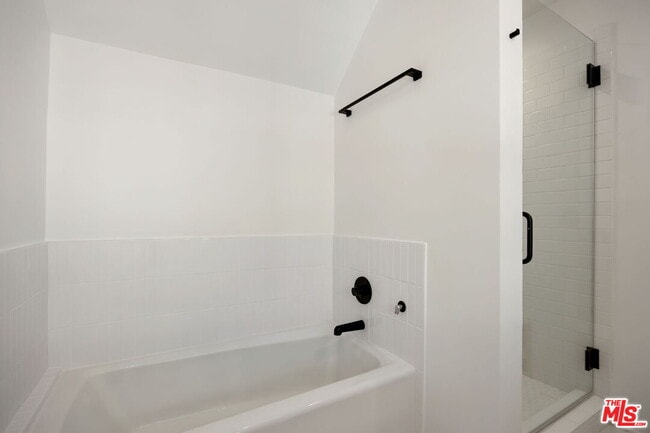 Building Photo - 450 Smithwood Dr