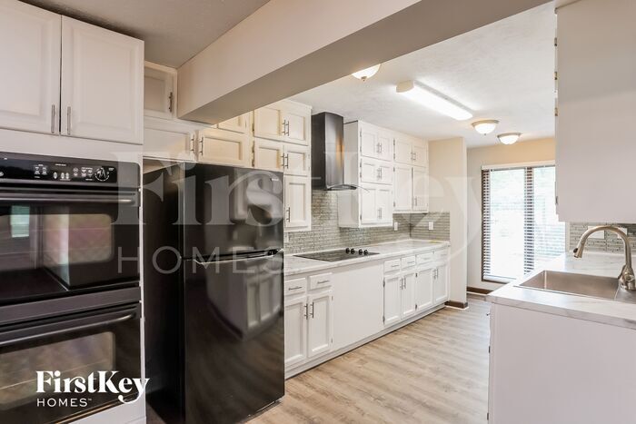 Building Photo - 4090 Essex Pl