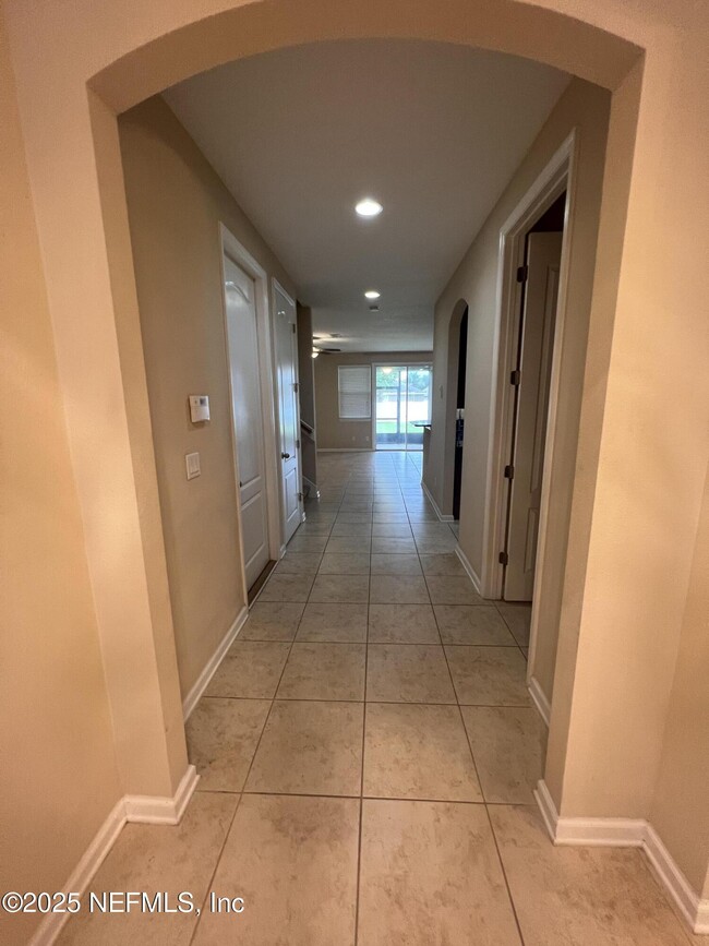 Building Photo - 232 S Field Crest Dr