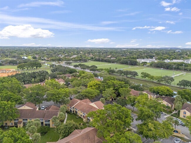 Building Photo - 1076 Coral Club Dr