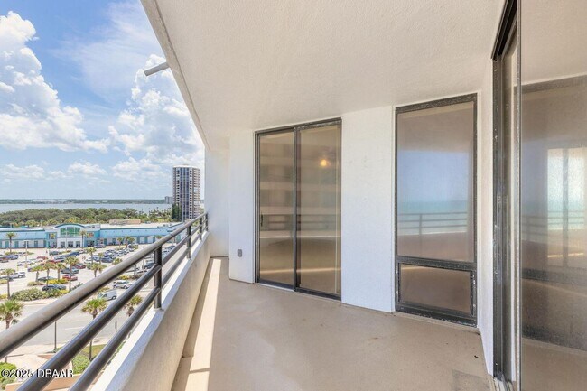 Building Photo - Coastal Living meets convenience in the He...