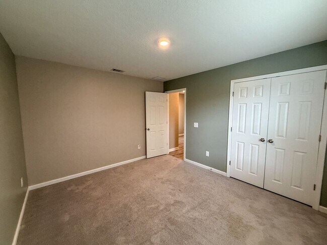 Building Photo - Beautiful 3 bedroom 2 bath brick craftsman home available for rent! POWER INCLUDED!