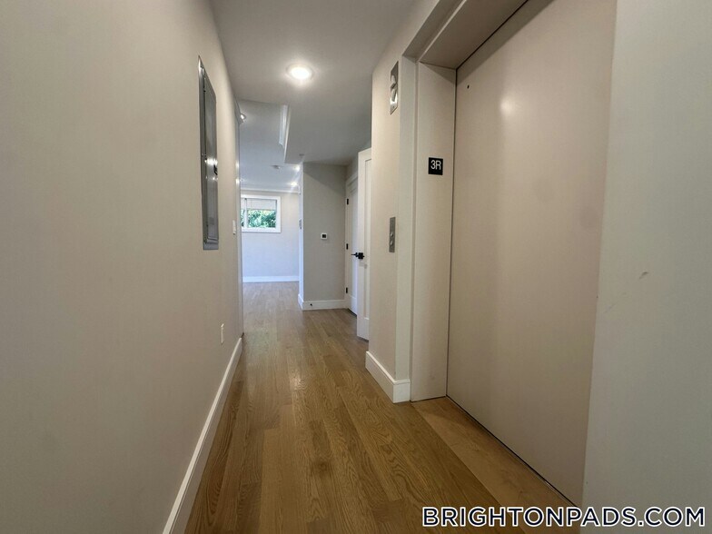 Building Photo - 104-106 Warren St.