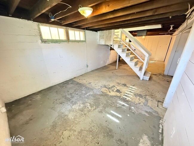 Building Photo - 211 S 16th Ave