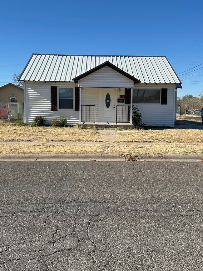 Primary Photo - Nicely Renovated Home!