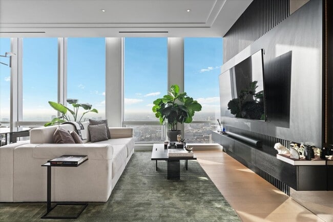 Building Photo - 14 W Superior St