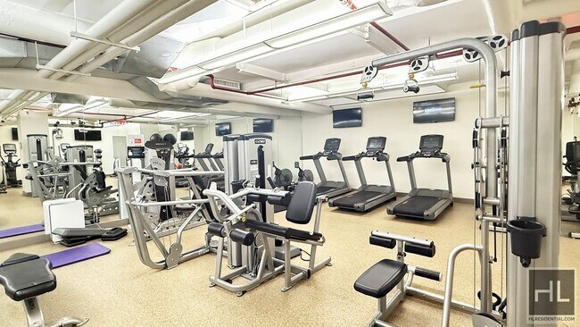 Building Photo - Christopher Street