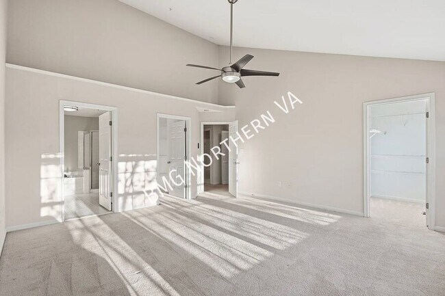 Building Photo - 1881 Crescent Park Dr