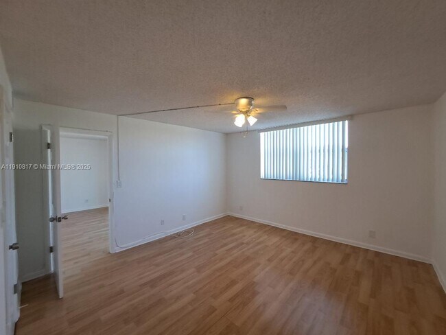 Building Photo - 500 Executive Center Dr