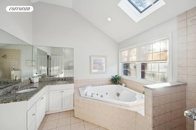 Building Photo - 47 Bathing Bch Rd