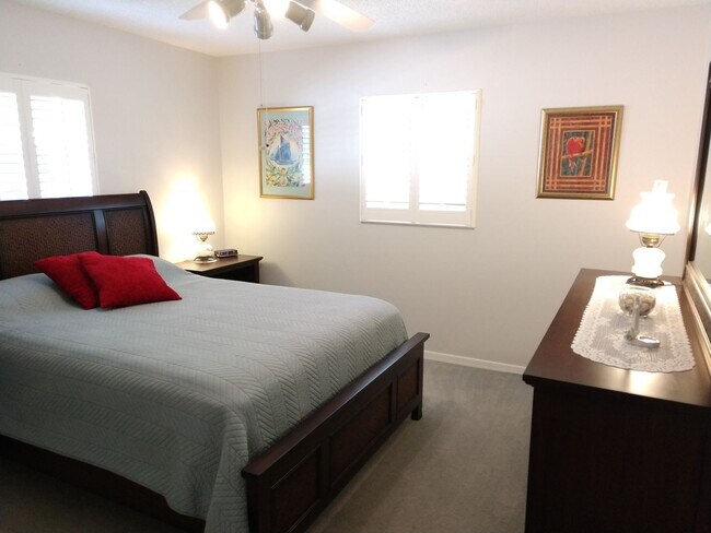 Building Photo - Seasonal Short-Term Single-Family Home located in Meadow Run at Jacaranda!