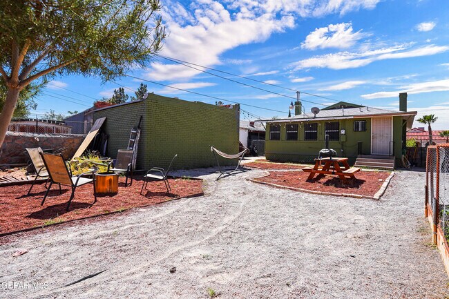 Building Photo - 4017 Oxford Ave