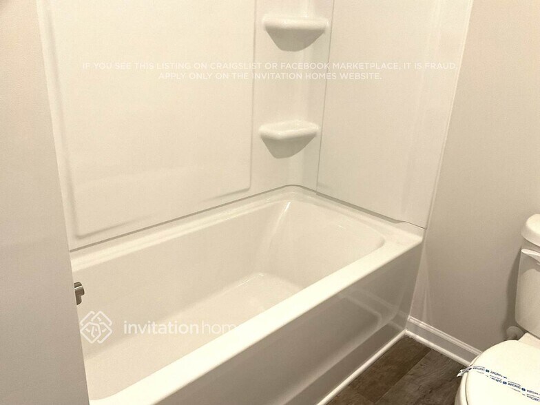 Building Photo - 213 White Flds Ave