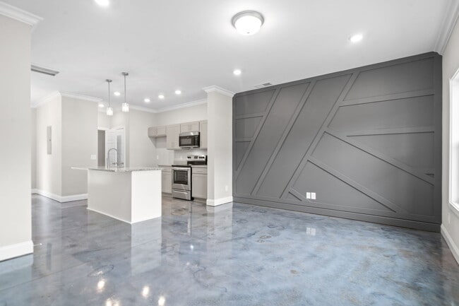 Building Photo - 1305 Dodd St