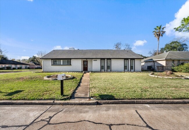 Building Photo - 16930 Stardale Ln