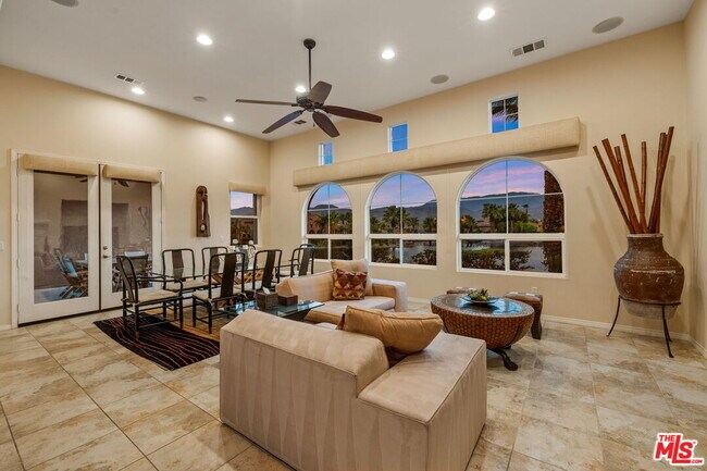 Building Photo - 11 Via Santa Ramona