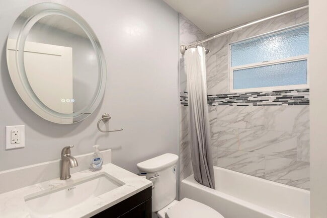 Building Photo - 2124 Maryal Dr