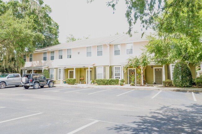 Building Photo - 2508 SW 35th Pl