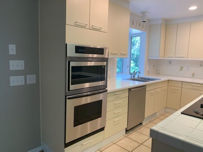 Building Photo - Beautiful 3 Bedroom Home in Middleton