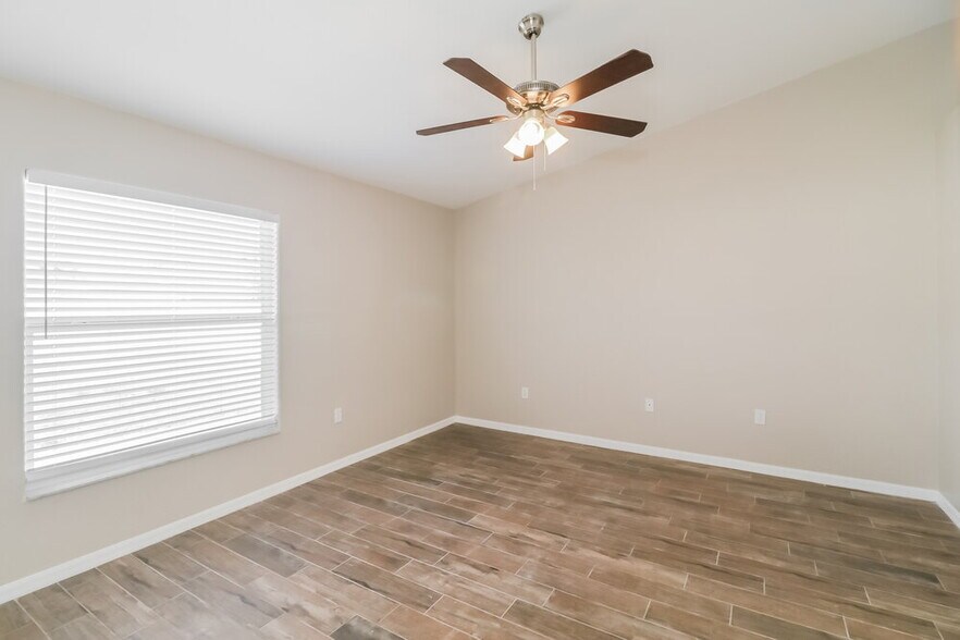 Building Photo - 7742 Ashford Dr