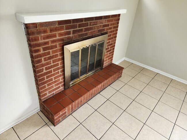 Building Photo - Charming 3 Bedroom Home in Indianapolis with Spacious Layout and Convenient Location!